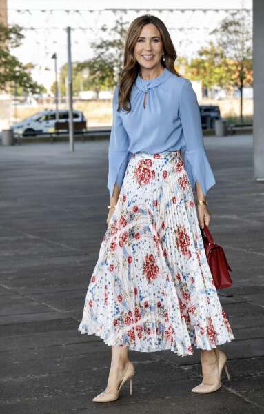 Royal Style: monkey nuts or emeralds? The discussion continues...