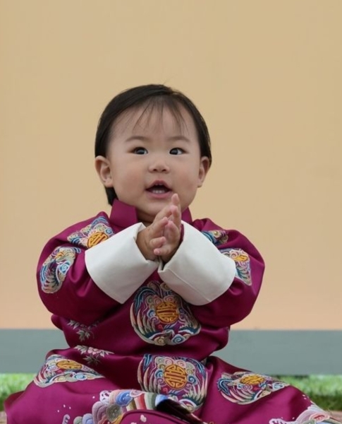 Royal Style: monkey nuts or emeralds? The discussion continues...