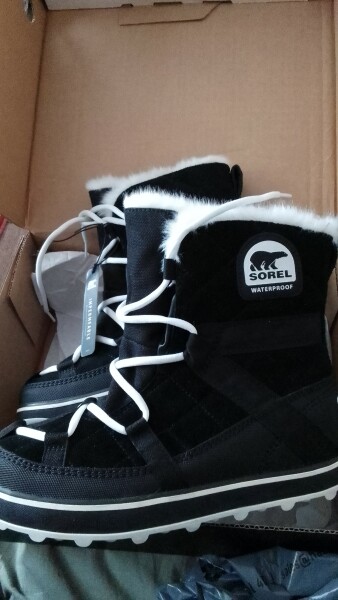 Snow boots