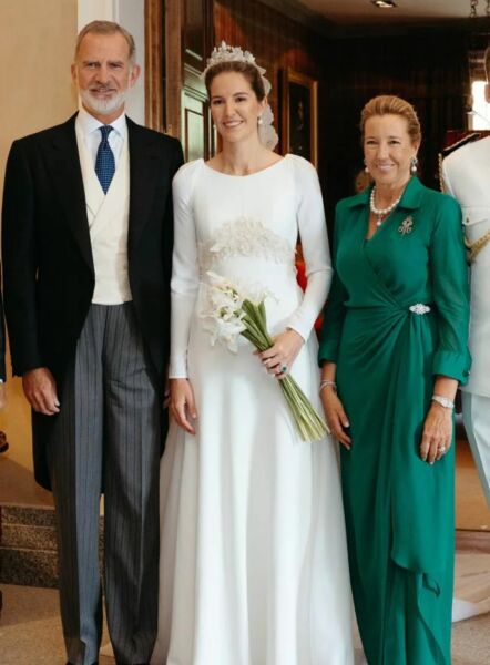 Royal Style: Diamonds are a Queen's best friend..