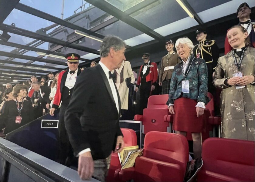 Royal Style: monkey nuts or emeralds? The discussion continues...