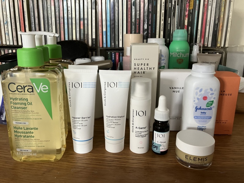 Feel the temptation to indulge in beauty treats? Is your collection overflowing with treasures? Come unite with fellow beauty enthusiasts in this lovely group!