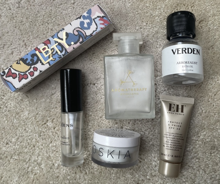 Feel the temptation to indulge in beauty treats? Is your collection overflowing with treasures? Come unite with fellow beauty enthusiasts in this lovely group!