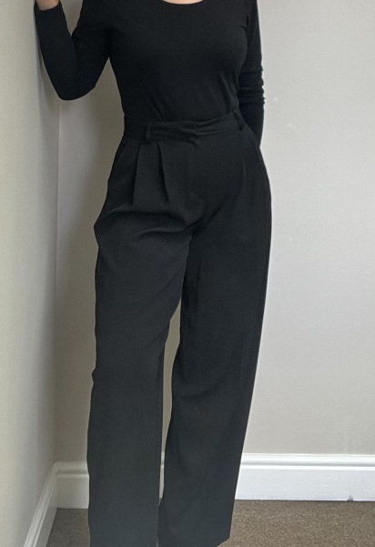 Wide leg jeans ,these look awful don't they ?