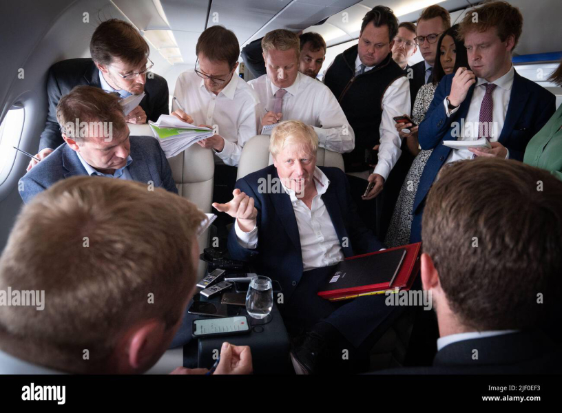 Wtf with this weird Keir Starmer pic on BBC news