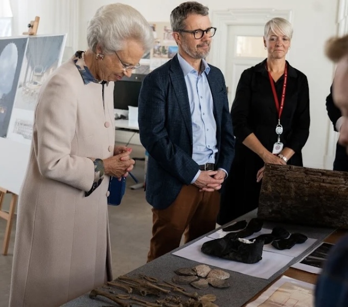 Royal Style: monkey nuts or emeralds? The discussion continues...