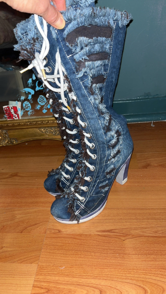 To wear nice trainers to low key wedding