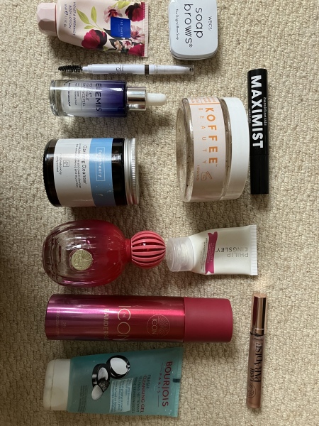 Feel the temptation to indulge in beauty treats? Is your collection overflowing with treasures? Come unite with fellow beauty enthusiasts in this lovely group!