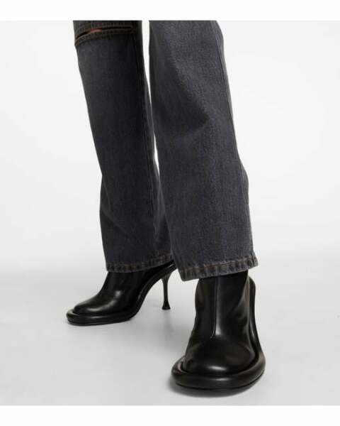 Les Parisiennes des Mamansnet: It's French charm, you know, beheaded people, red wine and blood all over the place - it's romantic, it's normal.