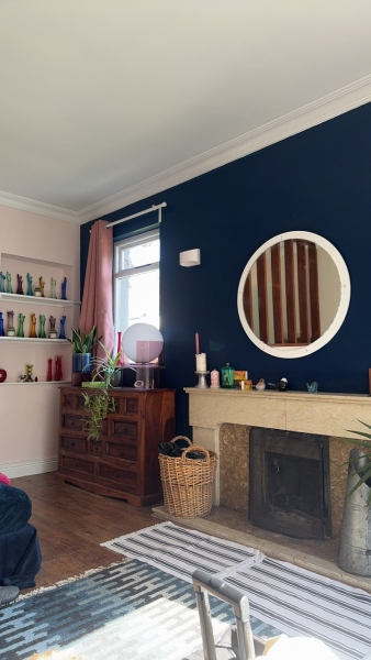 Will dark blue walls become dated soon?