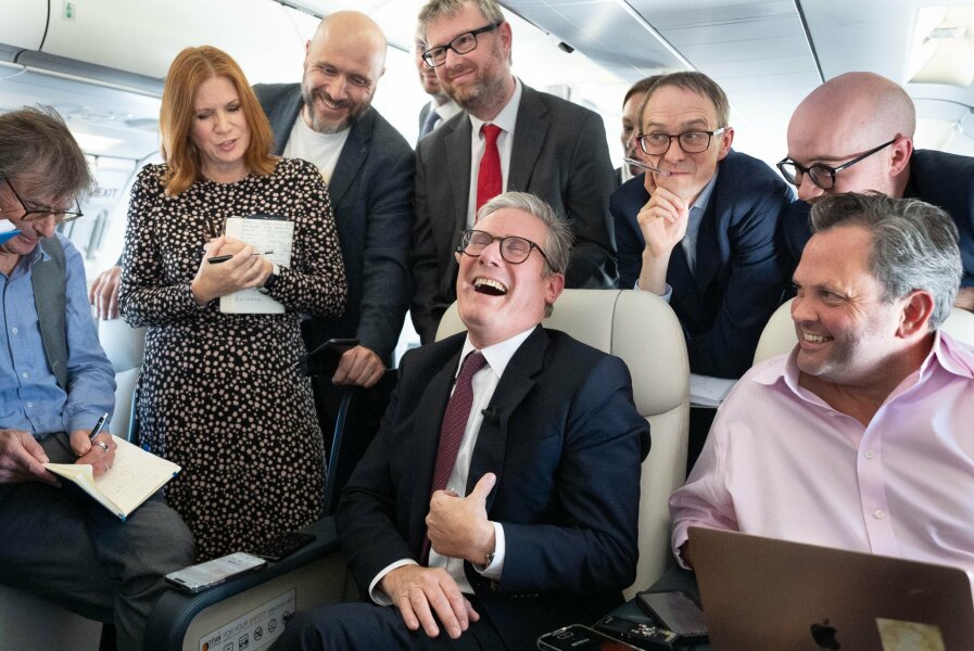 Wtf with this weird Keir Starmer pic on BBC news