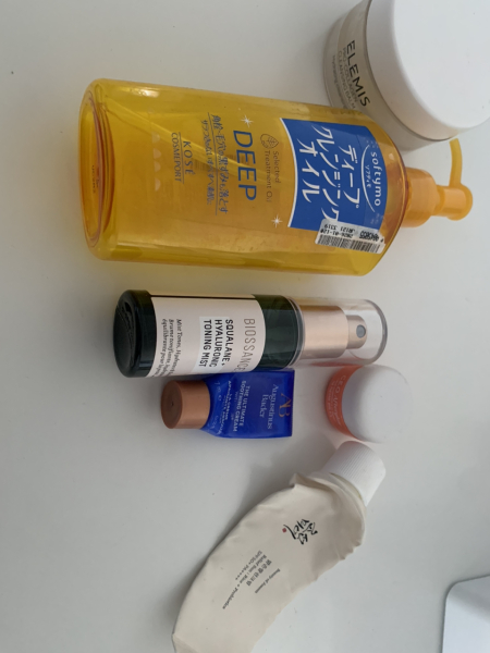 Feel the temptation to indulge in beauty treats? Is your collection overflowing with treasures? Come unite with fellow beauty enthusiasts in this lovely group!