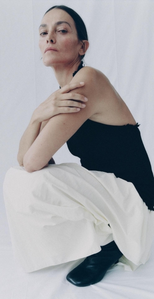 Les Parisiennes des Mamansnet: It's French charm, you know, beheaded people, red wine and blood all over the place - it's romantic, it's normal.