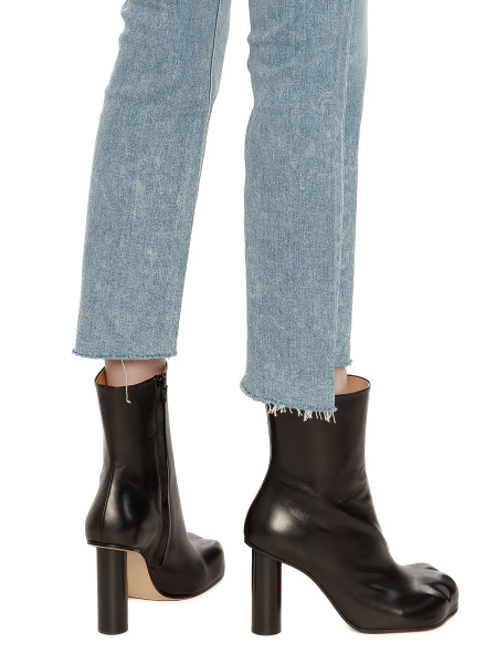 Les Parisiennes des Mamansnet: It's French charm, you know, beheaded people, red wine and blood all over the place - it's romantic, it's normal.