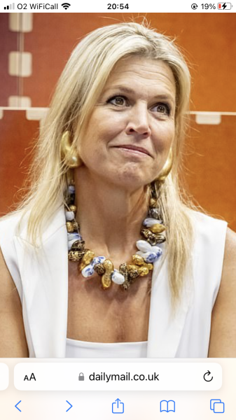 Royal Style: Diamonds are a Queen's best friend..