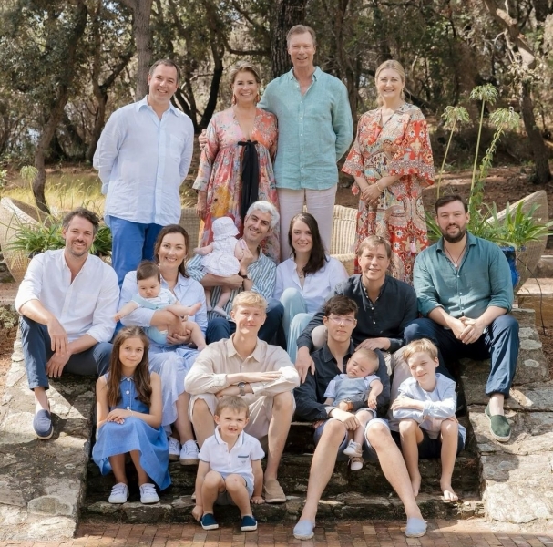 Royal Style: monkey nuts or emeralds? The discussion continues...