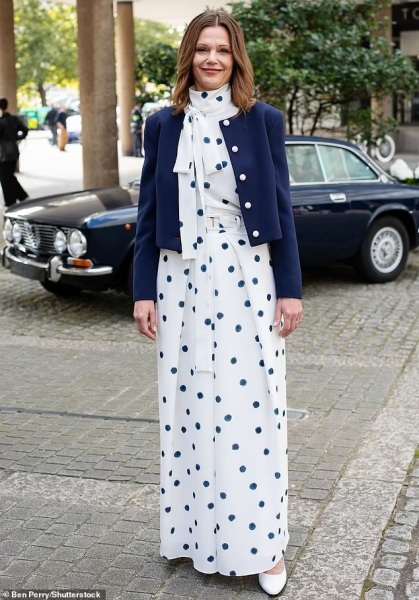 to believe Lady Starmer should pay for her own clothes and personal stylists?