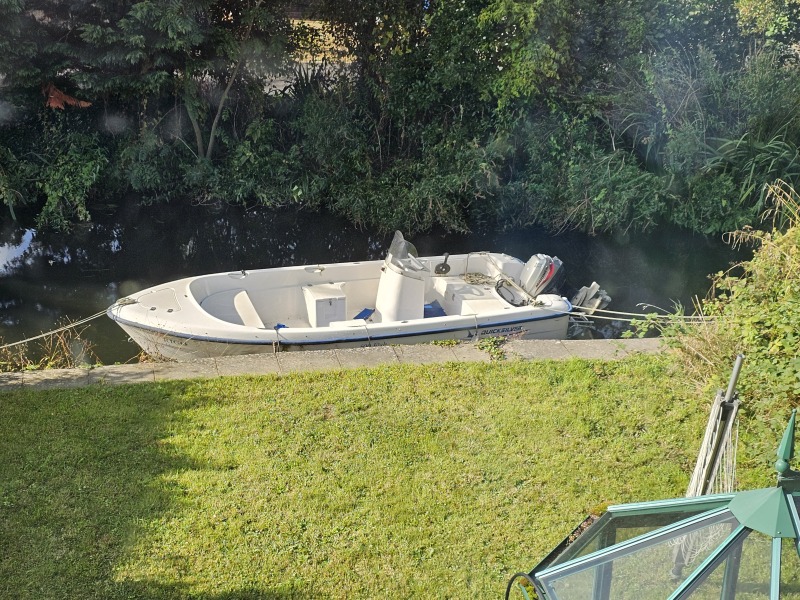 Men with boats cheat