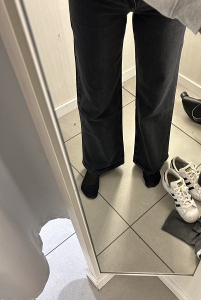 Wide leg jeans ,these look awful don't they ?