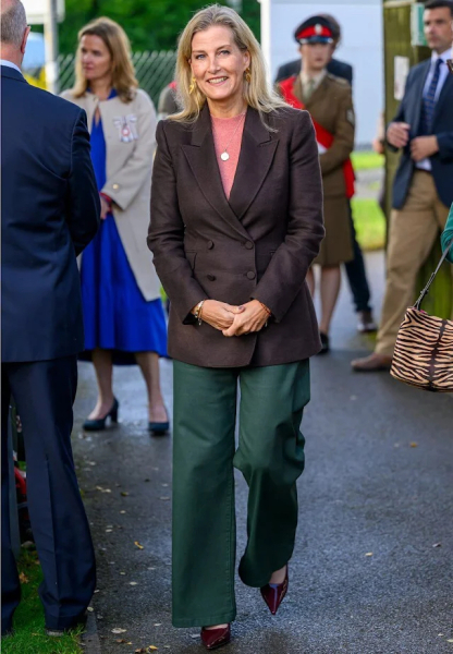 Royal Style: monkey nuts or emeralds? The discussion continues...