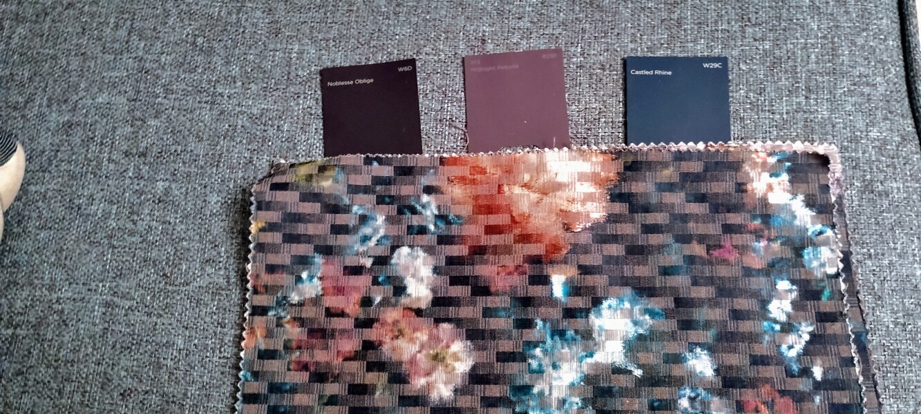 Will dark blue walls become dated soon?