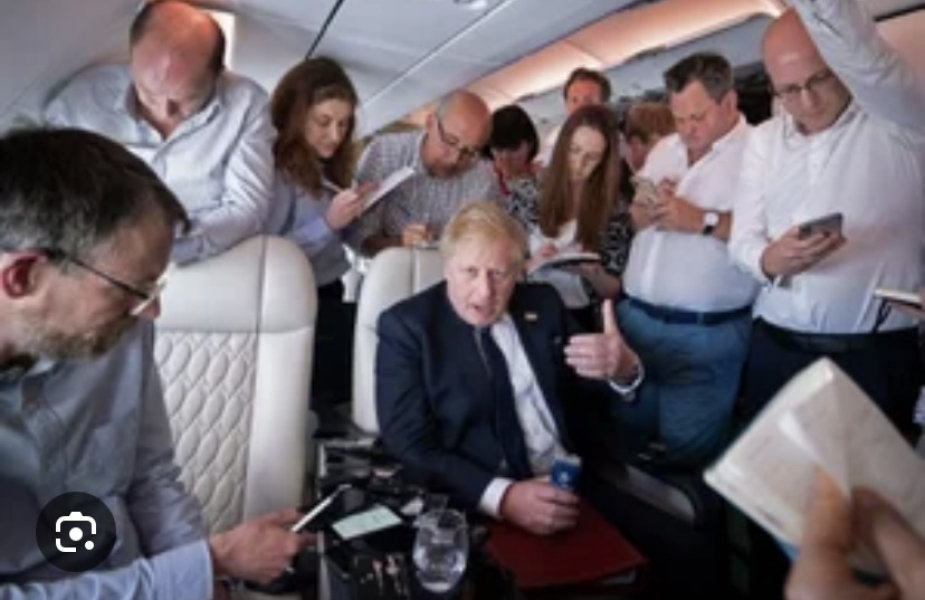 Wtf with this weird Keir Starmer pic on BBC news