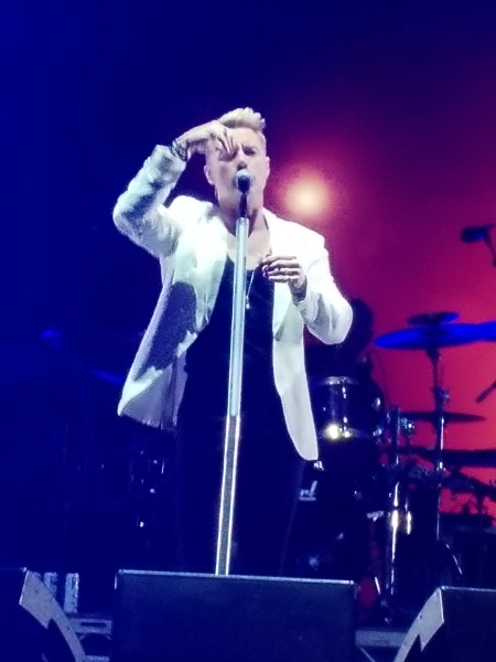 Boyfriend is angry when I shared details about a Ronan Keating concert