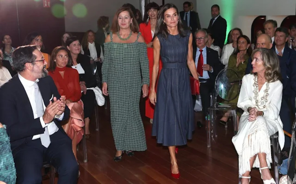 Royal Style: monkey nuts or emeralds? The discussion continues...