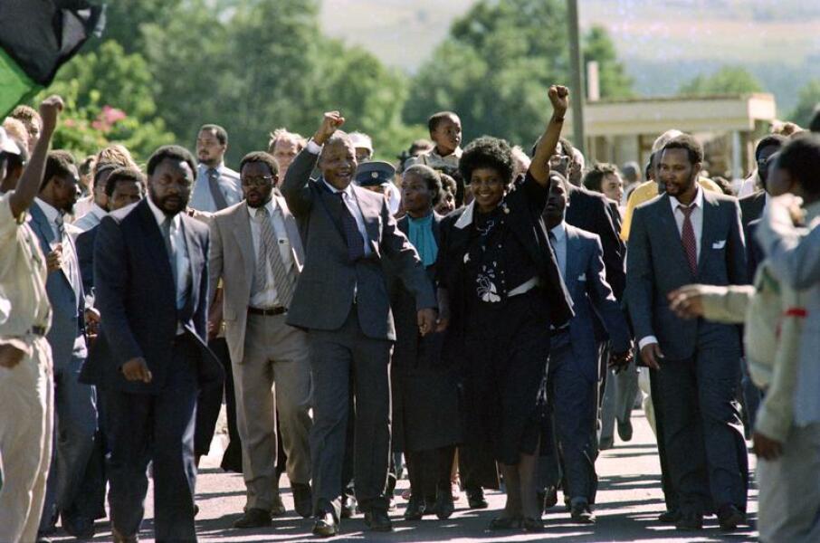 Most powerful images in history [content warning: distressing images]