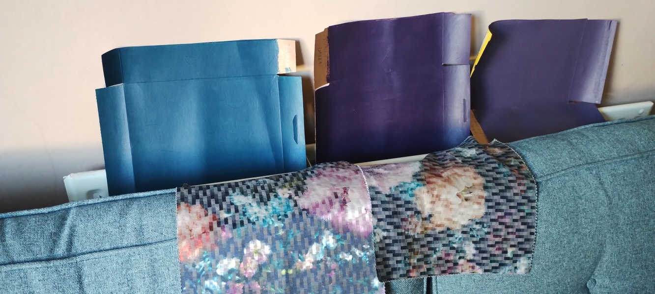 Will dark blue walls become dated soon?