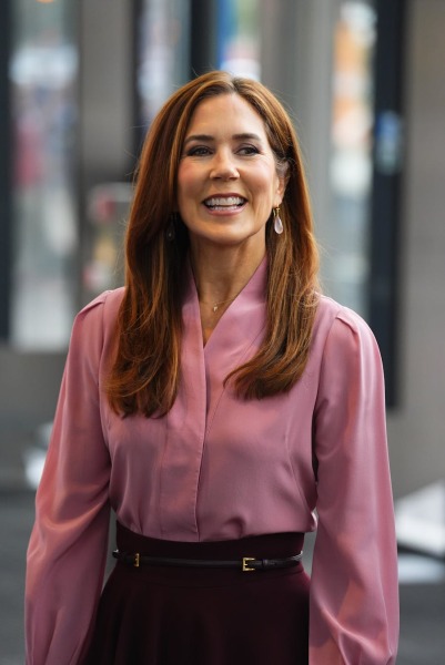 Royal Style: monkey nuts or emeralds? The discussion continues...