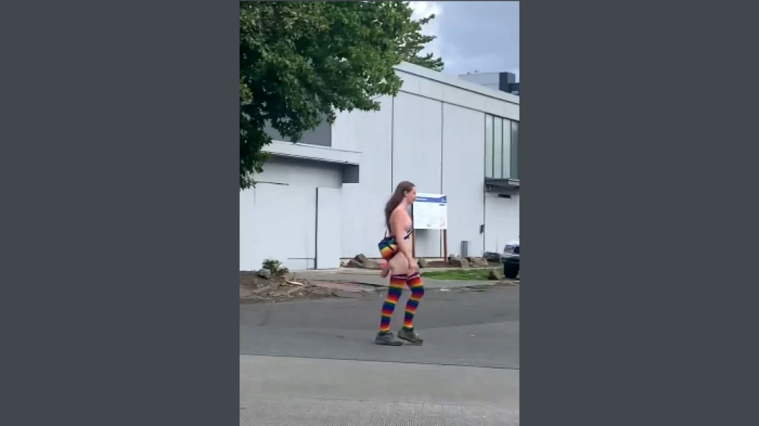 Ladies. Would you wear this outfit to walk through a city?