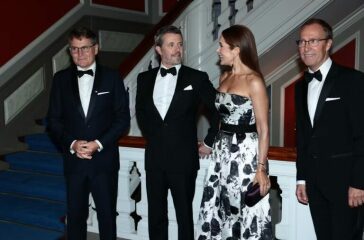 Royal Style: monkey nuts or emeralds? The discussion continues...