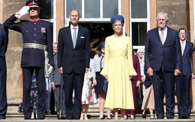 Royal Style: monkey nuts or emeralds? The discussion continues...