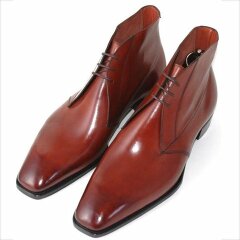 What’s this shoe trend? Medieval jester?