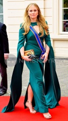 Royal Style: monkey nuts or emeralds? The discussion continues...