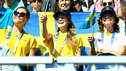 Royal Style: monkey nuts or emeralds? The discussion continues...