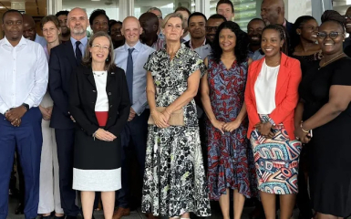 Royal Style: monkey nuts or emeralds? The discussion continues...