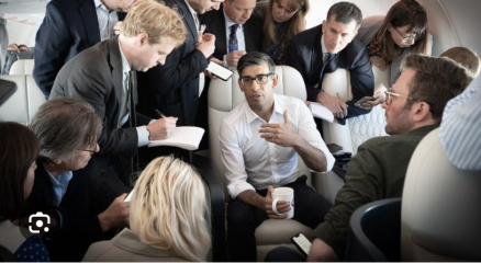 Wtf with this weird Keir Starmer pic on BBC news