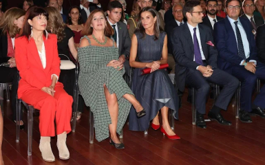 Royal Style: monkey nuts or emeralds? The discussion continues...