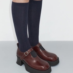 How do you make mary-jane shoes work?