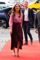 Royal Style: monkey nuts or emeralds? The discussion continues...