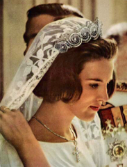 Royal Style: monkey nuts or emeralds? The discussion continues...