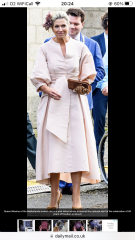 Royal Style: monkey nuts or emeralds? The discussion continues...