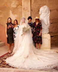 Royal Style: Diamonds are a Queen's best friend..