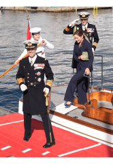 Royal Style: monkey nuts or emeralds? The discussion continues...