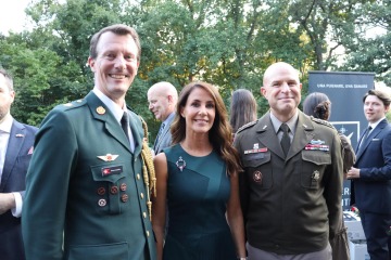 Royal Style: monkey nuts or emeralds? The discussion continues...