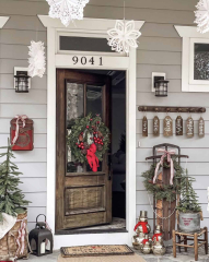 Outdoor Christmas decorations - not lights or wreaths