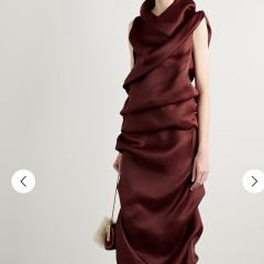 What’s this shoe trend? Medieval jester?
