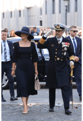 Royal Style: Diamonds are a Queen's best friend..